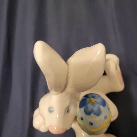 Easter Bunny Rabbit Figurine Statues Playing With Easter Egg - Picture 6 of 7
